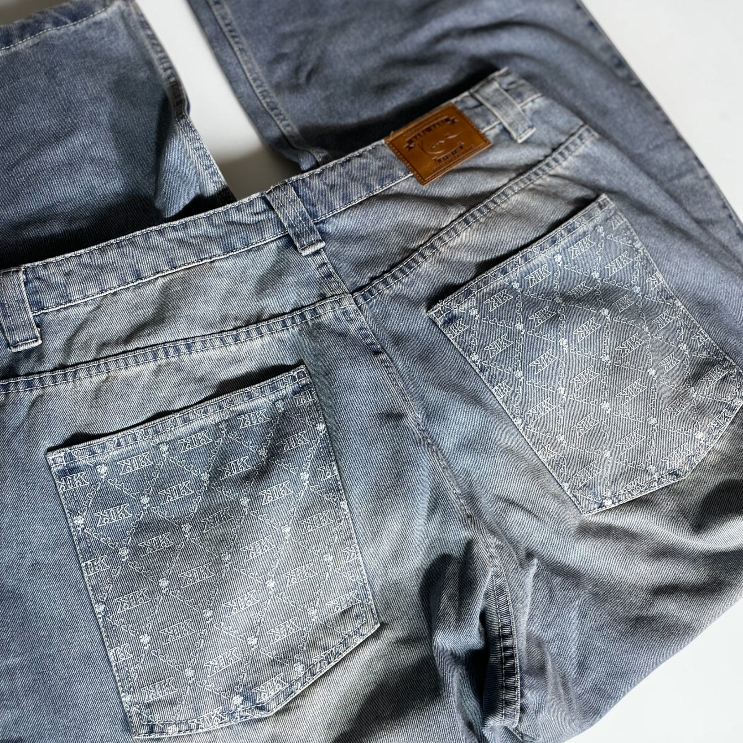 Karl Kani OG AOP Back Pocket Relaxed Baggy Jeans / Neu mit Etikett