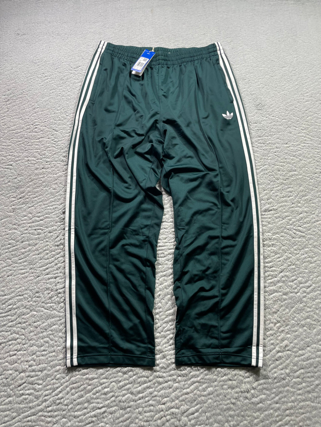 Adidas Firebird Baggy TP Hose / Dunkelgrün / Neu mit Etikett