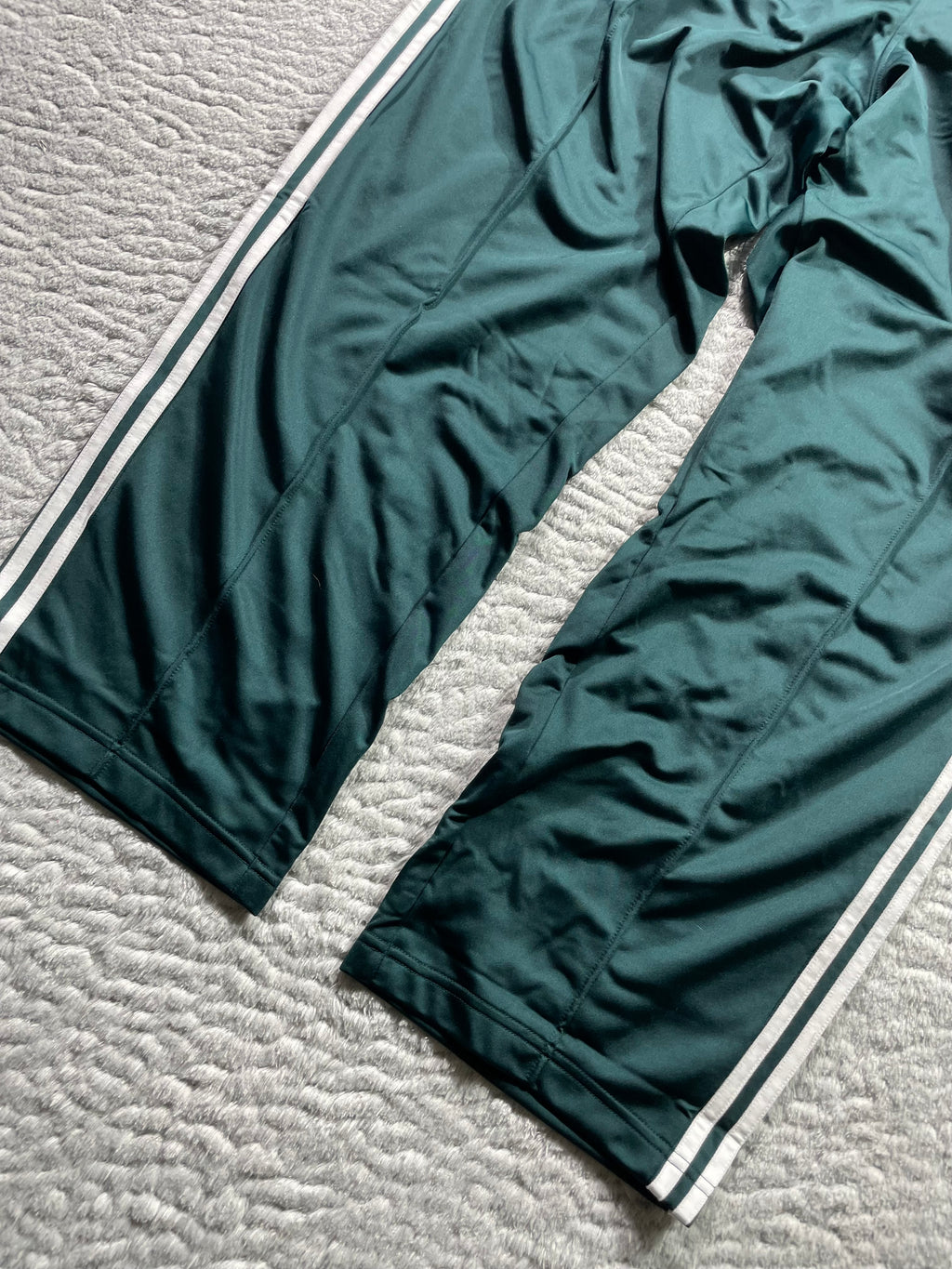Adidas Firebird Baggy TP Hose / Dunkelgrün / Neu mit Etikett