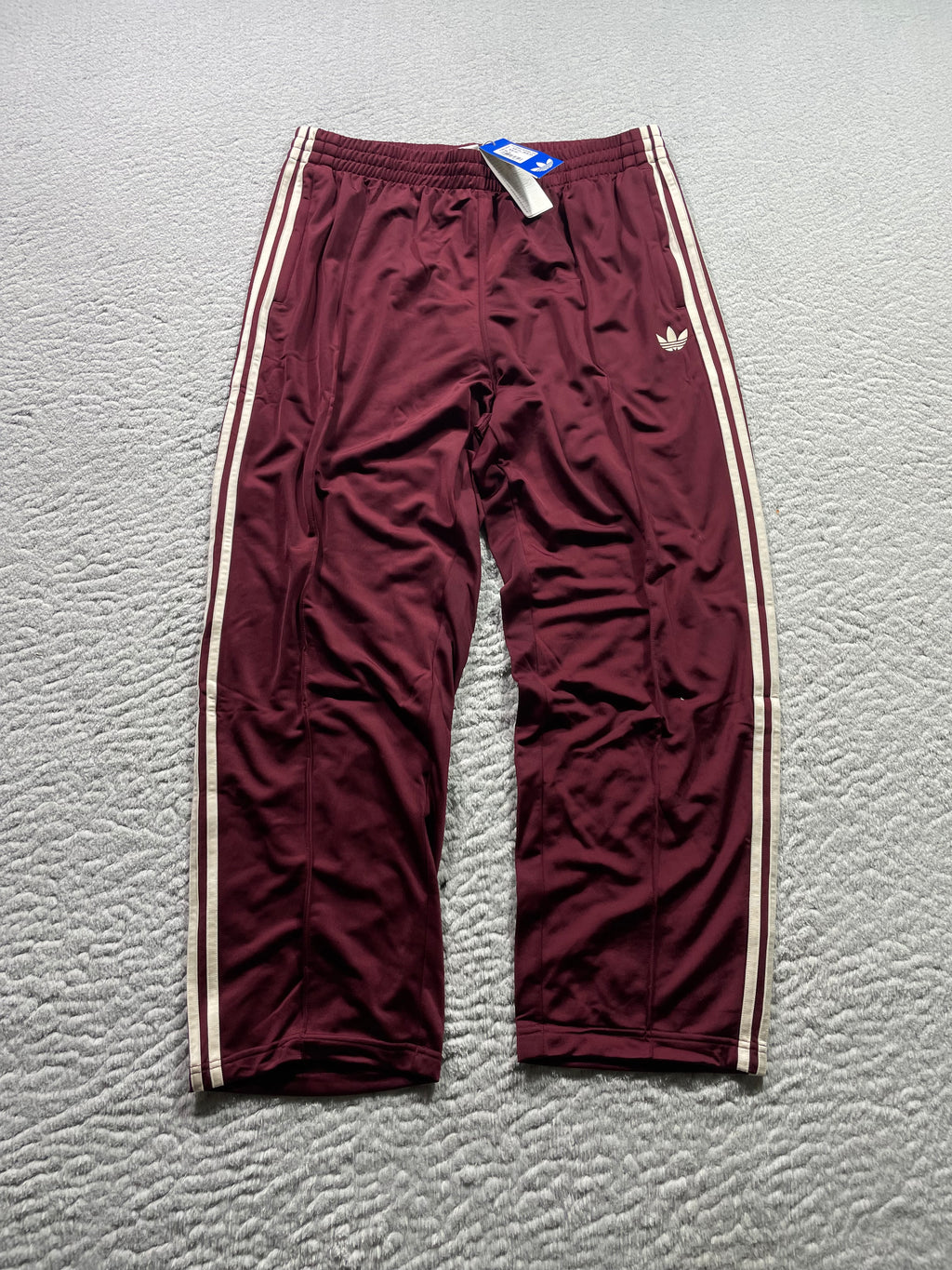 Adidas Firebird Baggy TP Hose / Bordeaux Rot / Neu mit Etikett