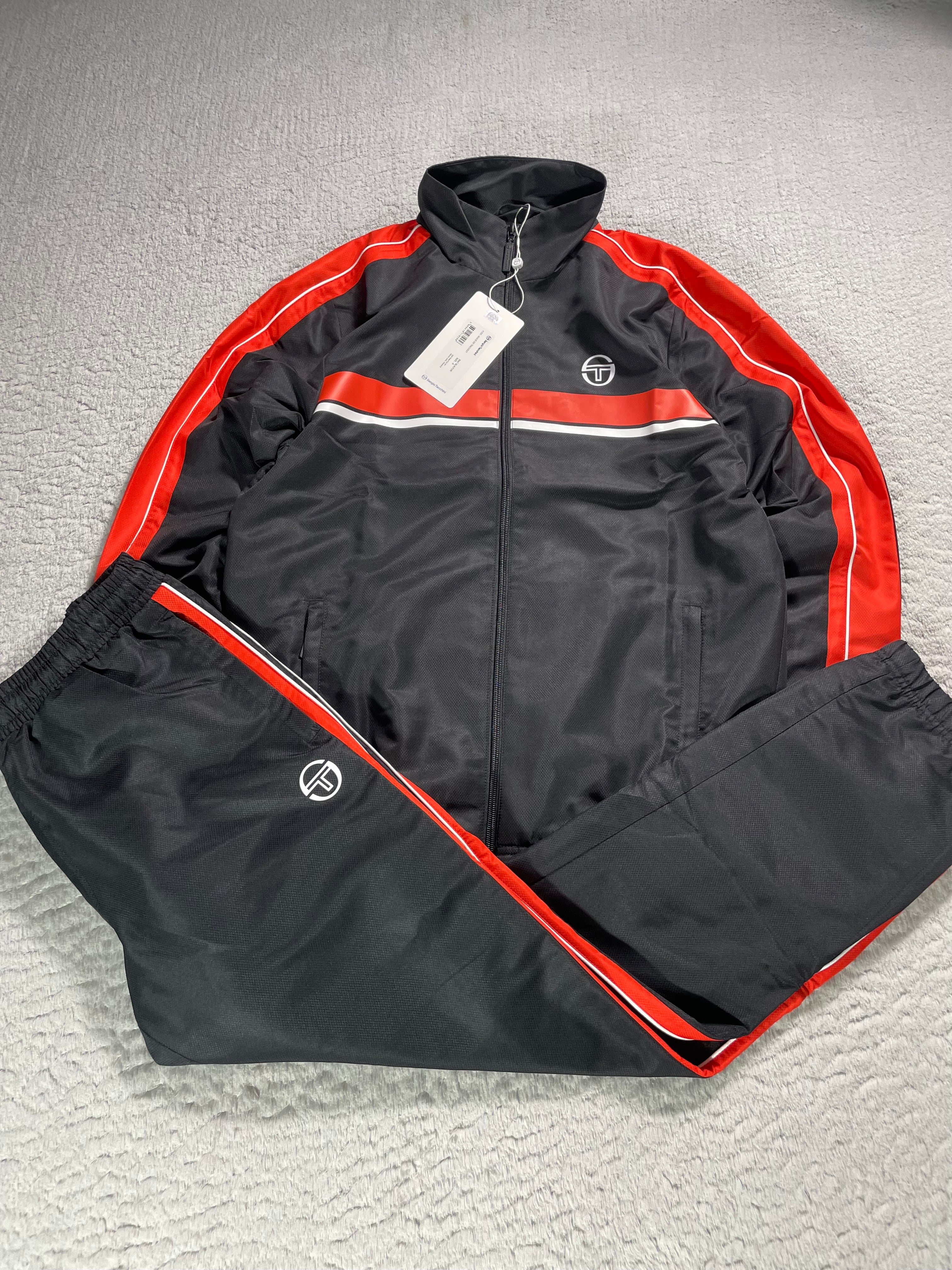 Sergio Tacchini Anzug Schwarz/Orange / Neu mit Etikett