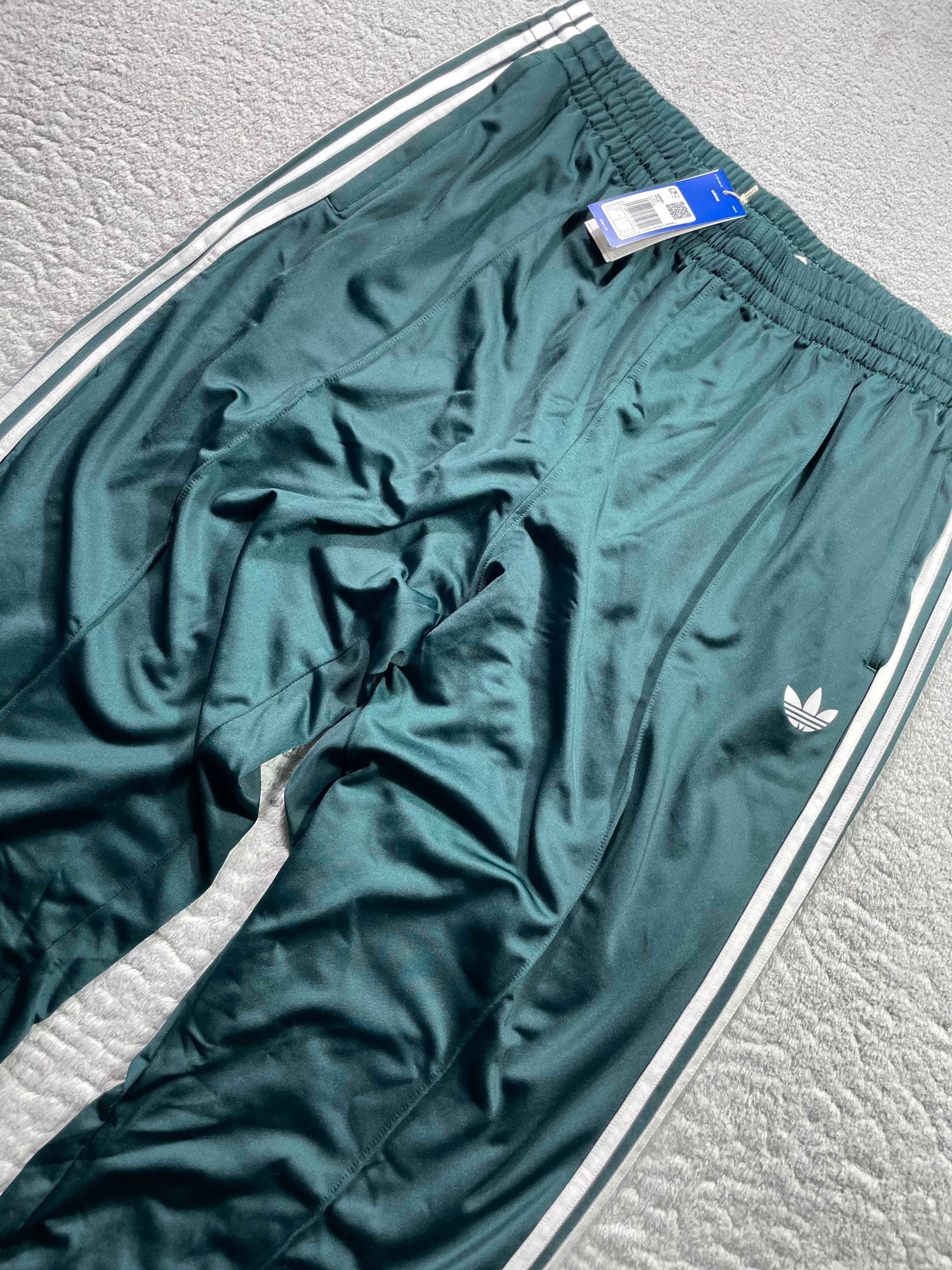 Adidas Firebird Baggy TP Hose / Dunkelgrün / Neu mit Etikett