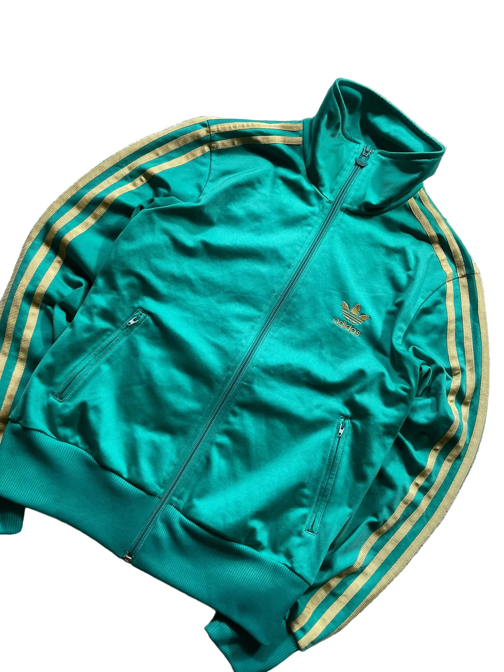 Schnell Spart adidas Trainingsjacke in leuchtendem Grün mit goldenen Streifen, Stehkragen und Reißverschluss